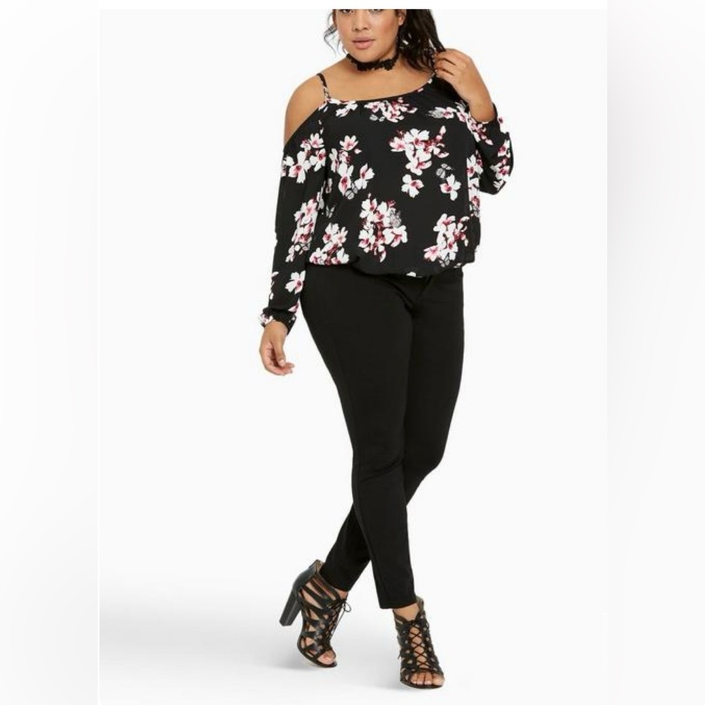 Torrid women’s size 4X Georgette, floral, print,‎ cold, shoulder top